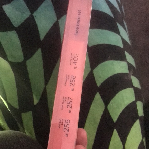 ✨🆕Real Techniques Face Base Makeup Brushes Set!💜✨ - Picture 8 of 12